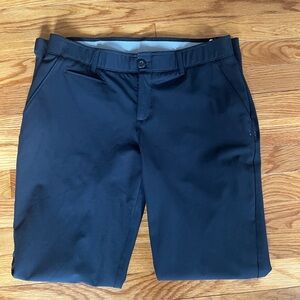 Women's Under Armour Golf Pants 
Black 90% Polyester 
Gently Used